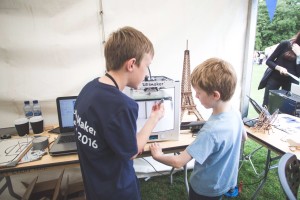 Explaining the 3D printer at Dublin Maker